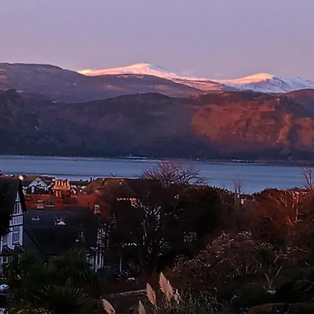 Bron Orme Private Hotel Llandudno Exterior photo