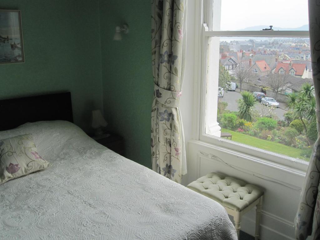 Bron Orme Private 4*